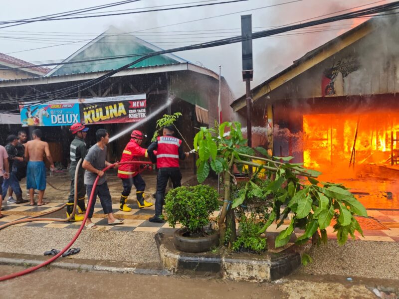 Kebakaran Hebat di Rinding Berau, Api Merembet ke Bengkel