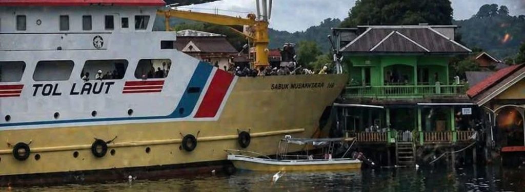 Gagal Sandar, KM Sabuk Nusantara 106 Hantam Penginapan di Banda