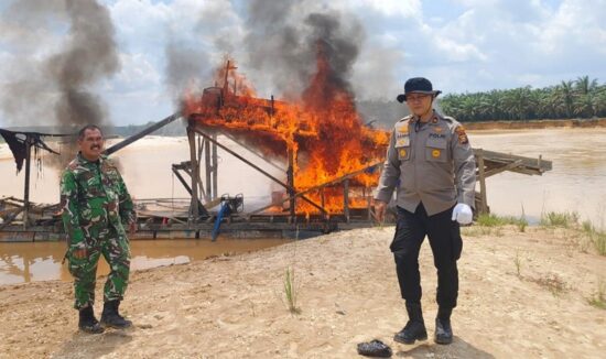 293 Rakit PETI Dibongkar, Polres Kuansing Gencar Berantas Tambang Ilegal