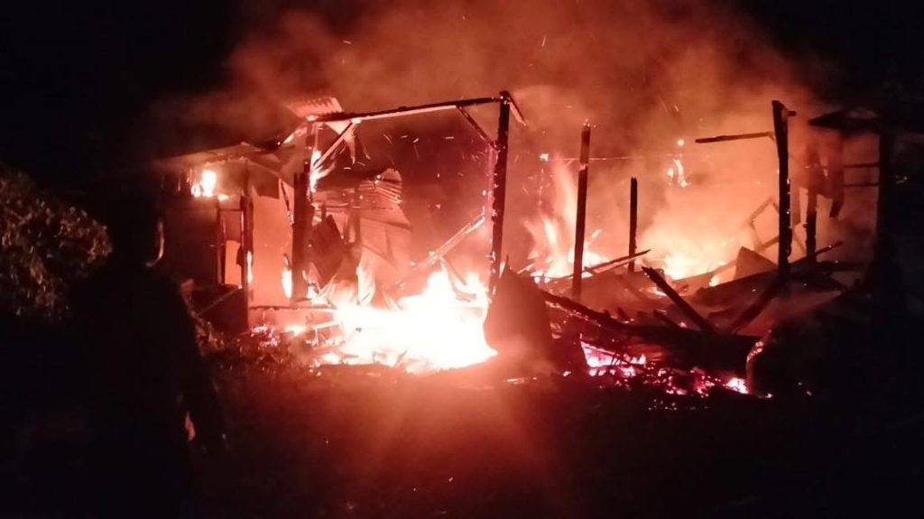 Kebakaran Hebat di Danau Kembar, Lansia Terjebak Berhasil Dievakuasi