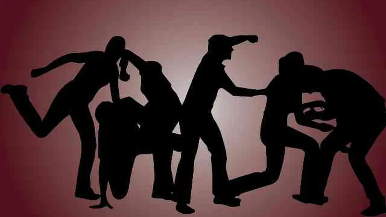 Aksi Tawuran Petamburan Memanas, Dua Gerobak Buah Hangus