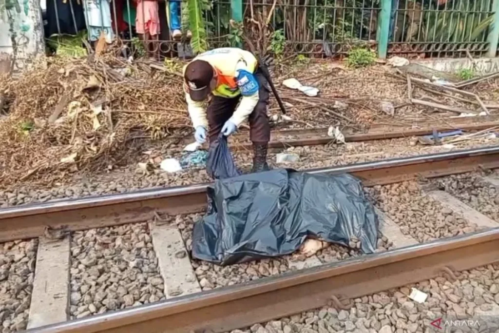 Tabrakan Maut di Matraman, Pengendara Motor Tewas Tertabrak Kereta