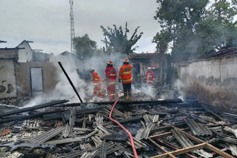 Kebakaran Situbondo Hanguskan 3 Rumah, Kerugian Capai Puluhan Juta