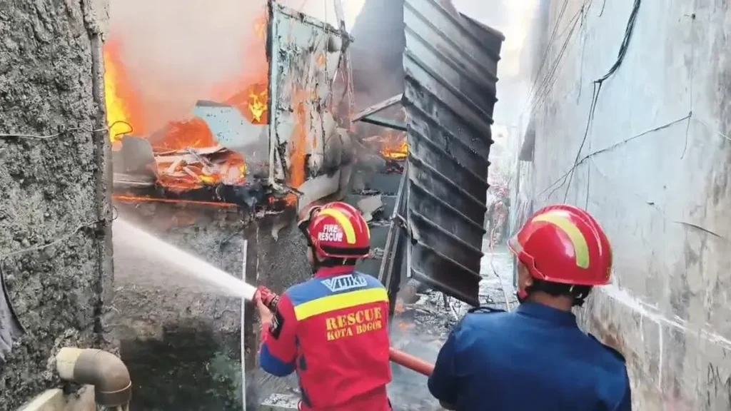 Tiga Rumah di Kota Bogor Hangus Terbakar, Diduga Akibat Percikan Kabel Listrik