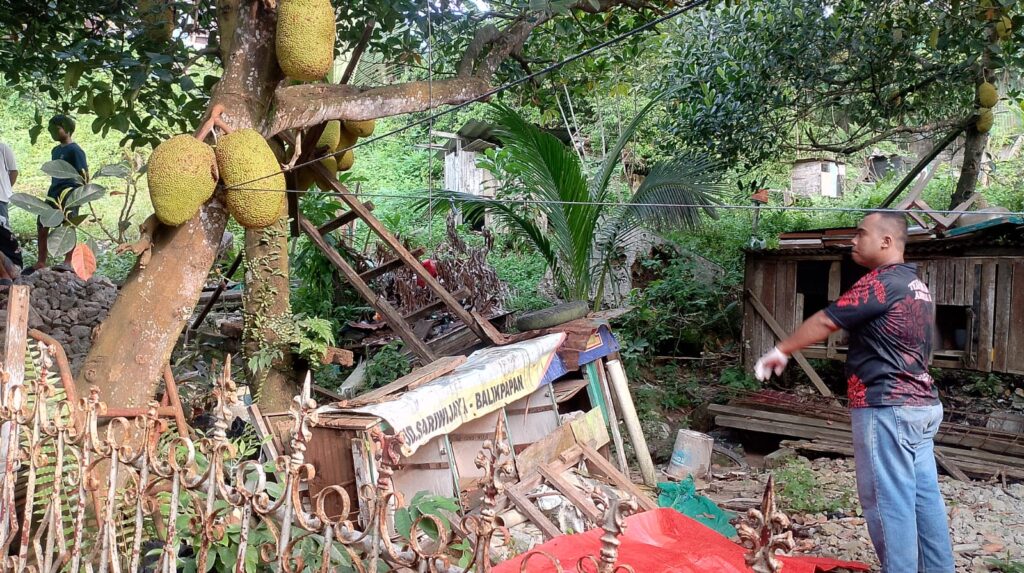 Pria Ditemukan Tergantung di Pohon Nangka, Polisi Selidiki Kematian