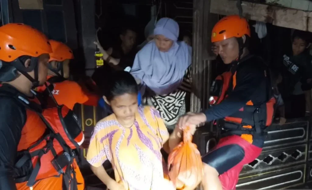 Hampir 100 Warga Wosi Manokwari Dievakuasi Akibat Debit Air Naik