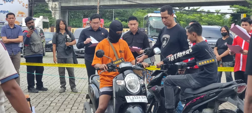 Rekonstruksi Penikaman di Samarinda Diwarnai Sorotan Kejanggalan