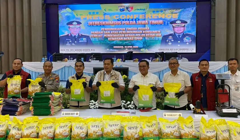 Polisi Bongkar Beras SPHP Palsu di Probolinggo, Takaran Disunat