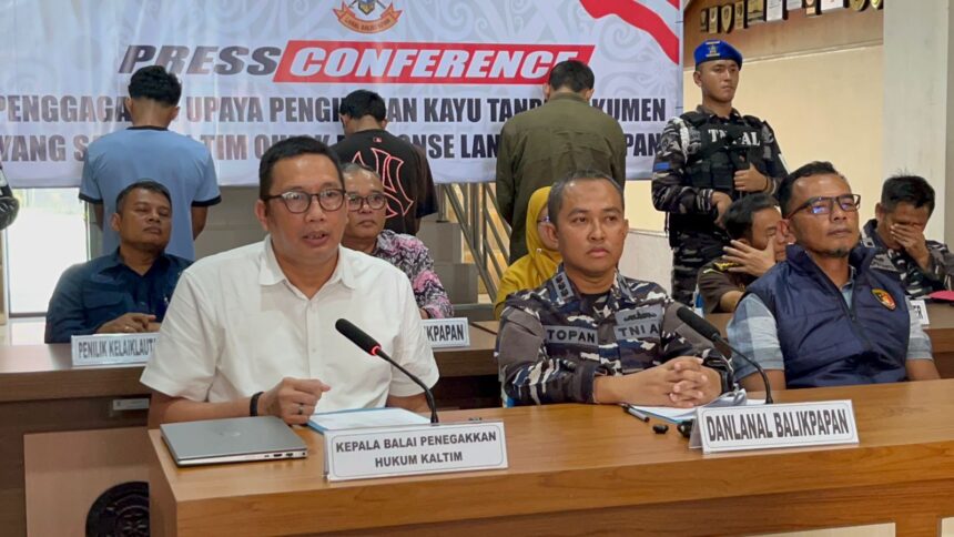 Dokumen Janggal Terbongkar, Pengiriman Kayu Ulin Ilegal Digagalkan di Balikpapan