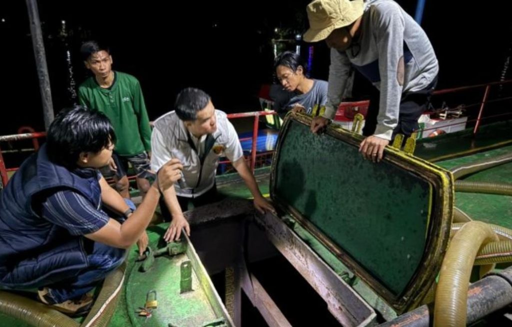 Polda Sumsel Sita 82 Ribu KL Solar Ilegal, Dua Kapal dan Enam Orang Diamankan