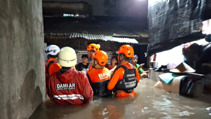 Banjir Kepung Solo Raya, Ratusan KK Terdampak dan Dievakuasi
