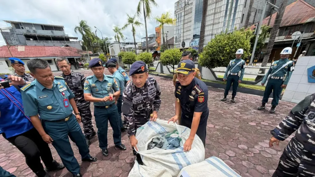 Penyelundupan 11 Bal Ballpress dari Malaysia Digagalkan di Tarakan