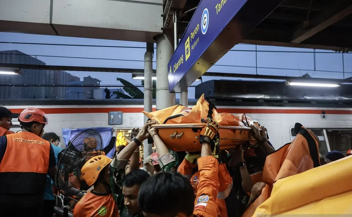 Korban Tewas Kecelakaan Kereta Bekasi Bertambah Jadi 14 Orang