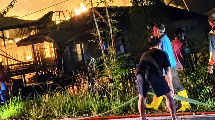 Kebakaran Dini Hari di Kukar Padam dalam 1 Jam, 5 Rumah Hangus