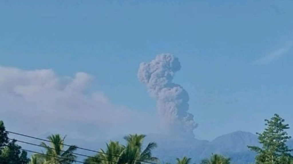 Gunung Dukono Erupsi Lagi, Abu Vulkanik Capai 1.200 Meter