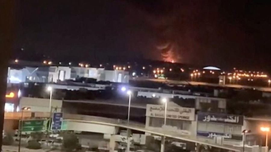 Bandara Kuwait Diserang Drone, Tangki BBM Terbakar Hebat