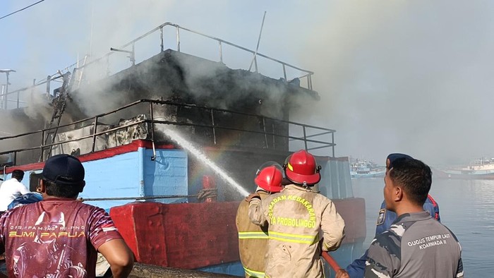 KM Gracias Terbakar saat Perbaikan di Pelabuhan Mayangan Probolinggo