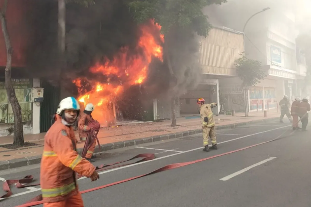 Kebakaran Ruko di Kembangan Jakarta Barat Berhasil Dilokalisasi dalam Satu Jam