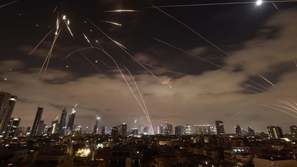 Rudal Iran Hantam Israel, 14 Orang Terluka dan Sejumlah Lokasi Rusak