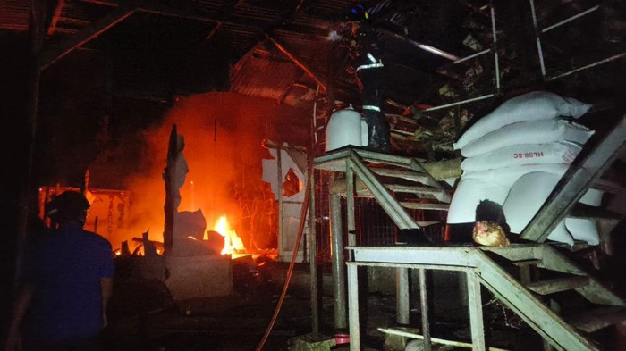 Mes Karyawan dan Gudang Ayam Terbakar, Kerugian Capai Rp36,5 Juta
