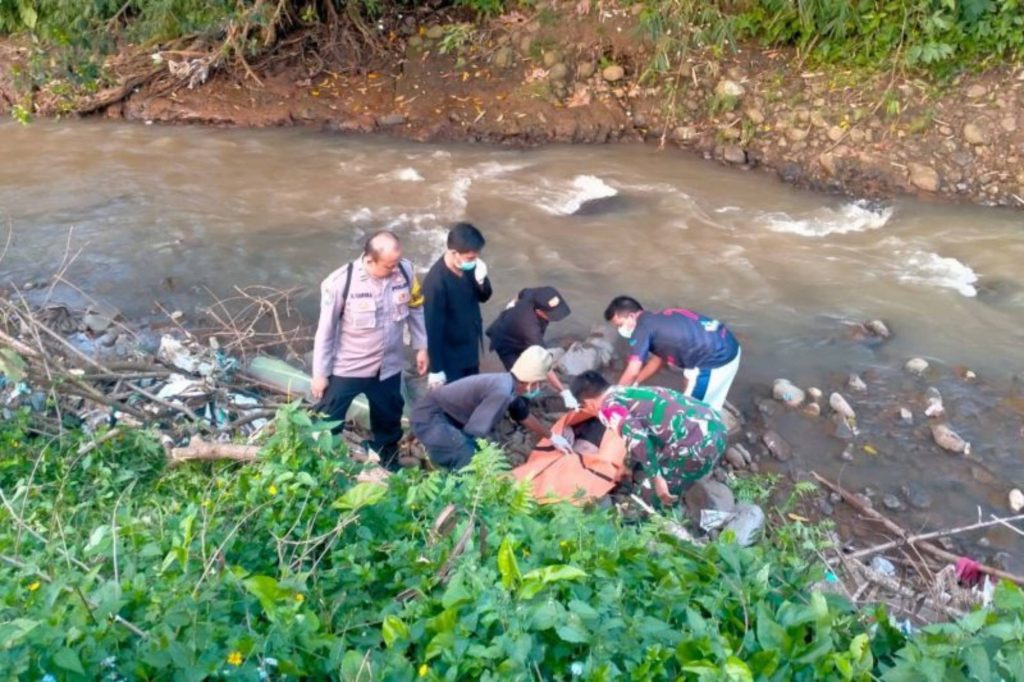 Mayat Pria Ditemukan di Sungai Cipedes Garut, Identitas Misterius