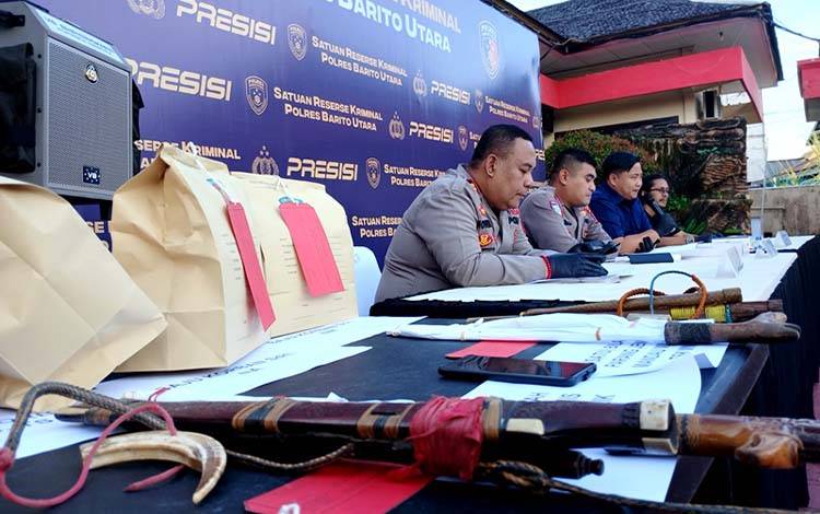 Polisi Bongkar Motif Pembunuhan Satu Keluarga di Barut