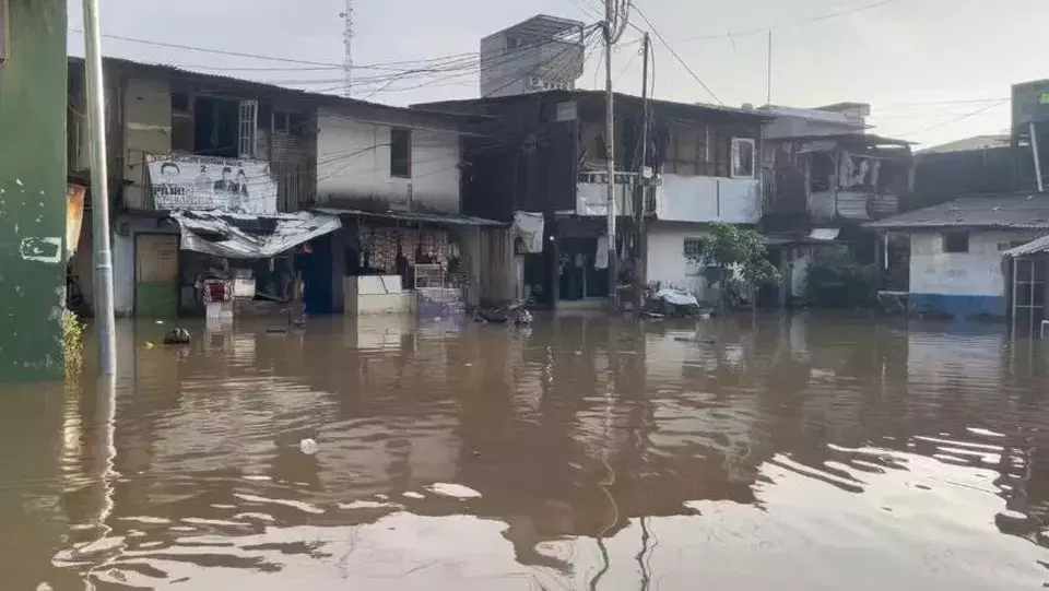 Kali Angke Meluap, Ratusan Rumah di Cengkareng Terendam