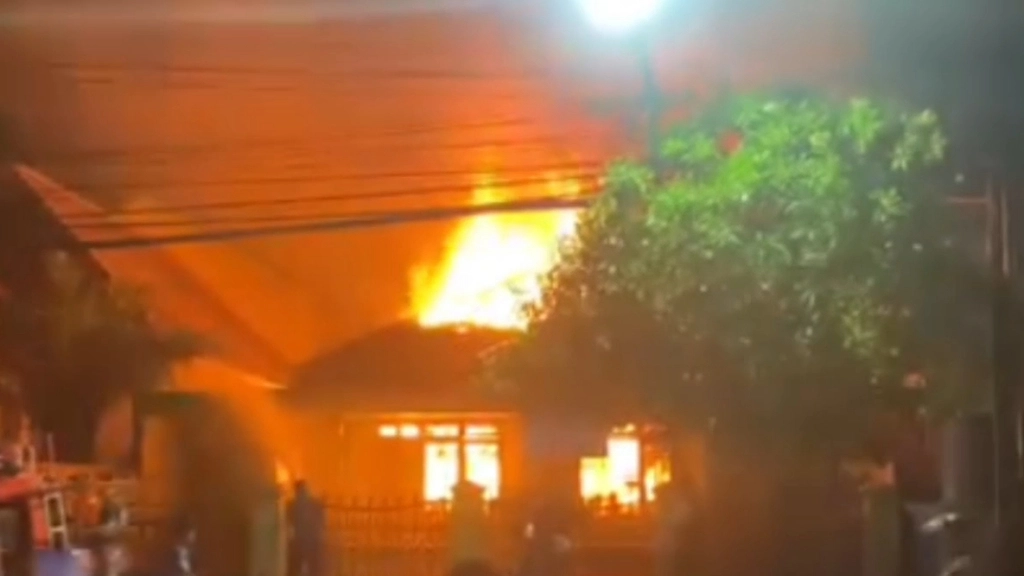 Salon dan Rumah di Pasuruan Ludes Terbakar, Kerugian Tembus Rp1,2 Miliar