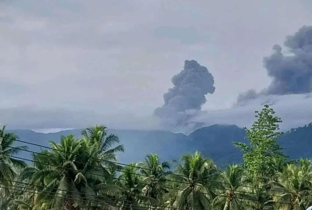 Gunung Dukono Erupsi Lagi, Lima Letusan Terjadi Dalam Sepekan