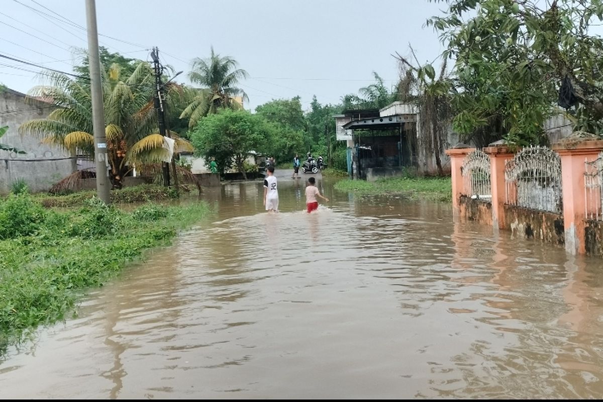 Banjir Setengah Meter Terjang Rumah Warga di Kota Jambi
