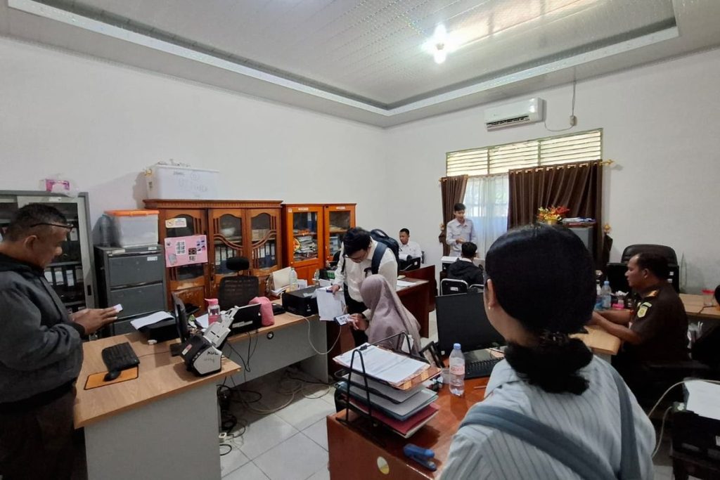 Dugaan Korupsi Dana Pilkada Kotim, Penyidik Datangi Kantor KPU