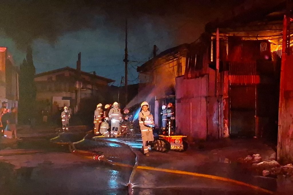 Empat Gudang di Pergudangan Miami Kalideres Ludes Dilalap Api