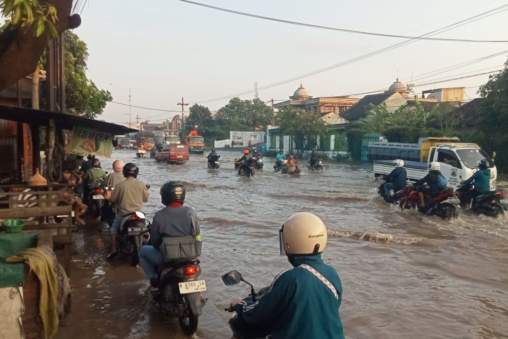 Banjir Rendam 6 Wilayah di Pasuruan, Jalur Pantura Ikut Tergenang
