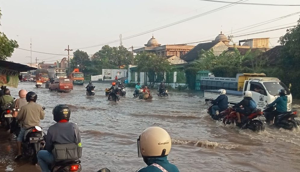 Banjir Rendam 6 Wilayah di Pasuruan, Jalur Pantura Ikut Tergenang