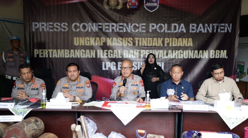 Tujuh Pelaku PETI Ditangkap, Polisi Sita Ekskavator dan Batuan Emas