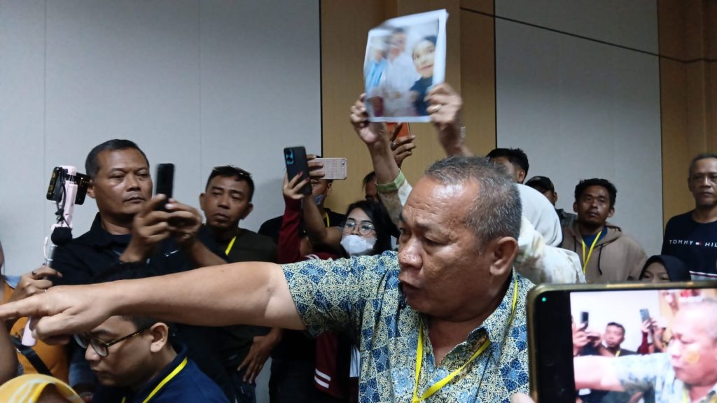 Sidang Pembunuhan Satu Keluarga di Indramayu Ricuh, Eks Pengacara Teriak “Bohong”