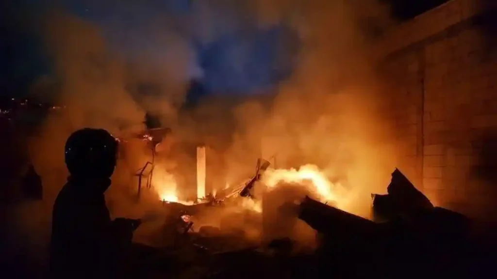 Dua Rumah di Pondok Bambu Ludes Terbakar, 65 Personel Dikerahkan