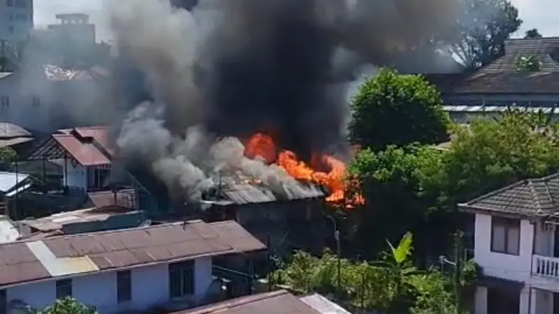 Kebakaran Hebat Hanguskan Permukiman di Klandasan Ulu Balikpapan