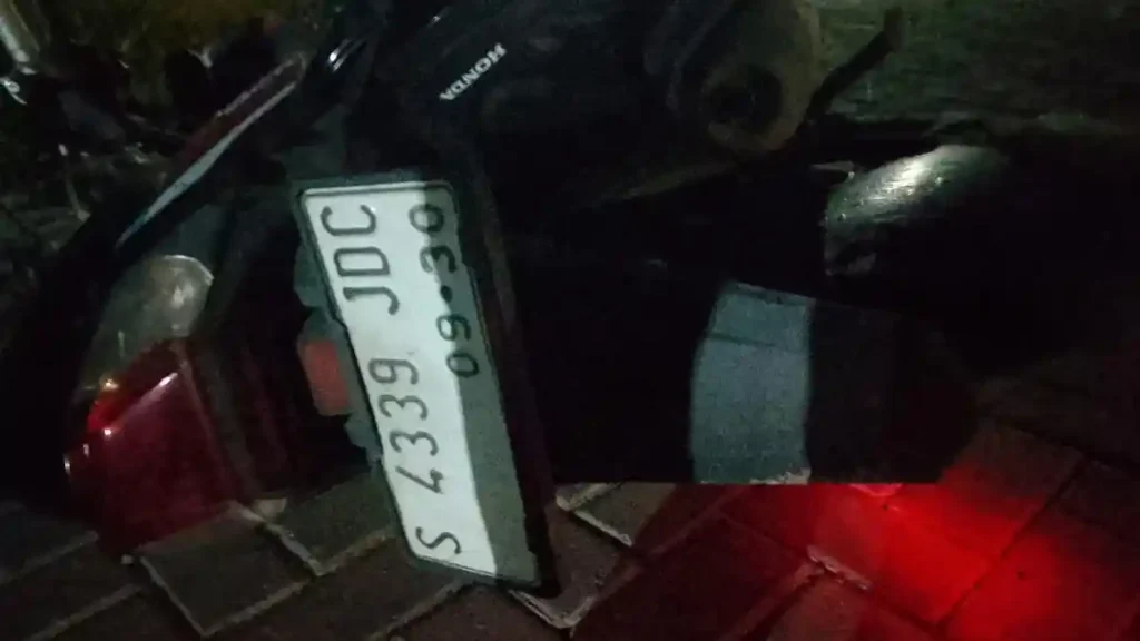 Pengendara Motor Tewas Tabrak Truk Trailer di Kedamean Gresik