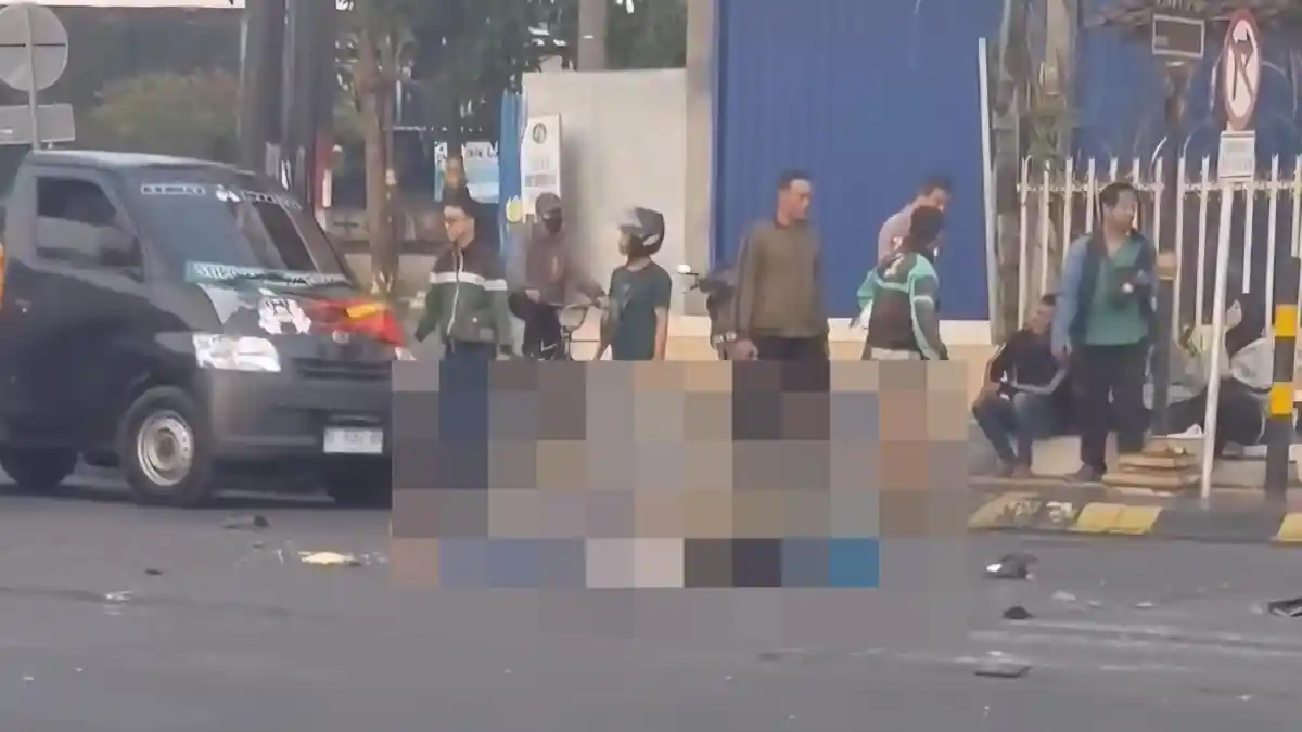 Truk Air Mineral Tabrak Tiga Motor di Madiun, Satu Tewas