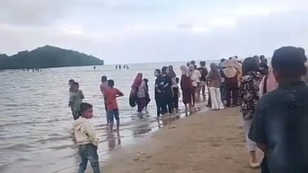Pemuda Hilang Terseret Arus di Pantai Tete Bone Saat Liburan Keluarga