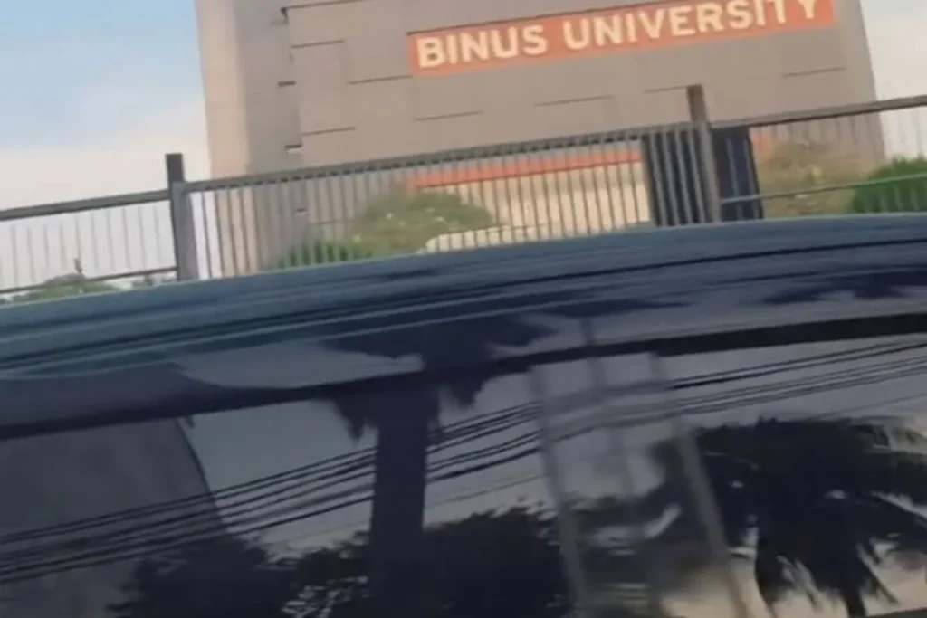 Kebakaran Hebat di Binus Kemanggisan, Asap Tebal Kepung Area Kampus