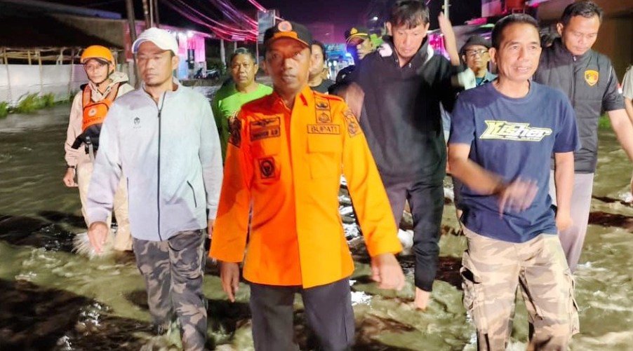 Bupati Sidrap Turun Langsung ke Lokasi Banjir Amparita Dini Hari