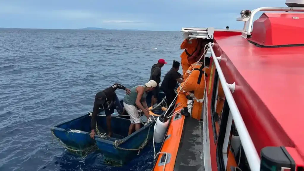 KM Anaya Tenggelam di Perairan Biaro, Seluruh ABK Selamat