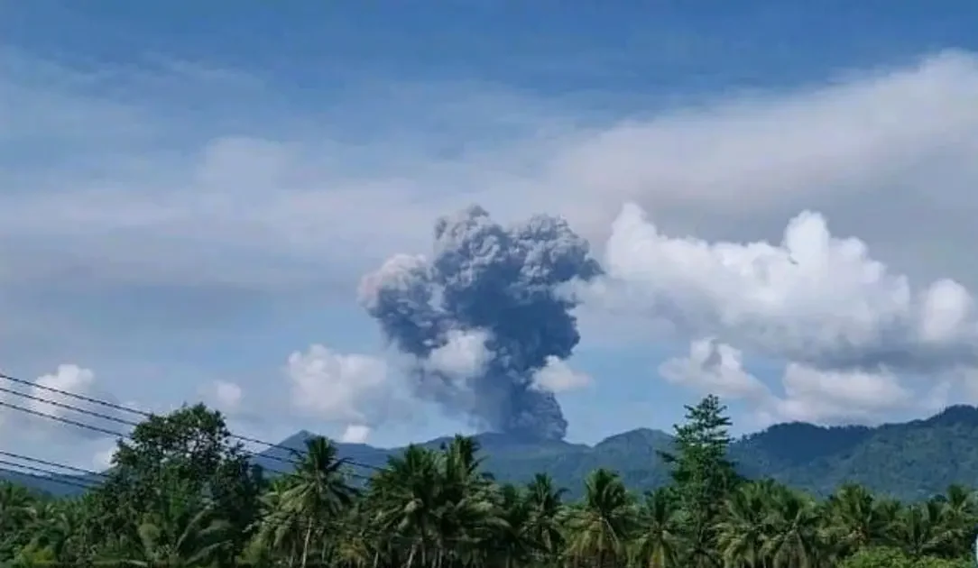 Gunung Dukono Dua Kali Erupsi, Abu Vulkanik Capai 3.000 Meter