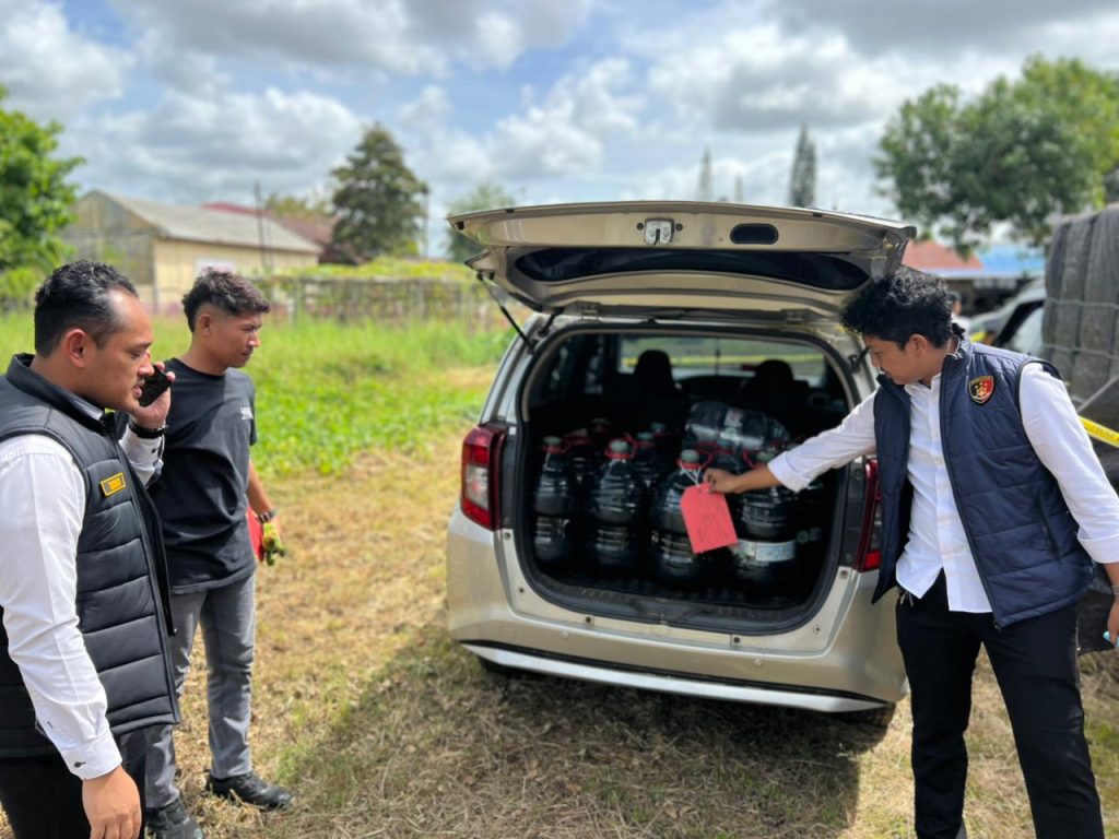 Polres Merauke Bongkar Penimbunan BBM Subsidi, 1.070 Liter Disita