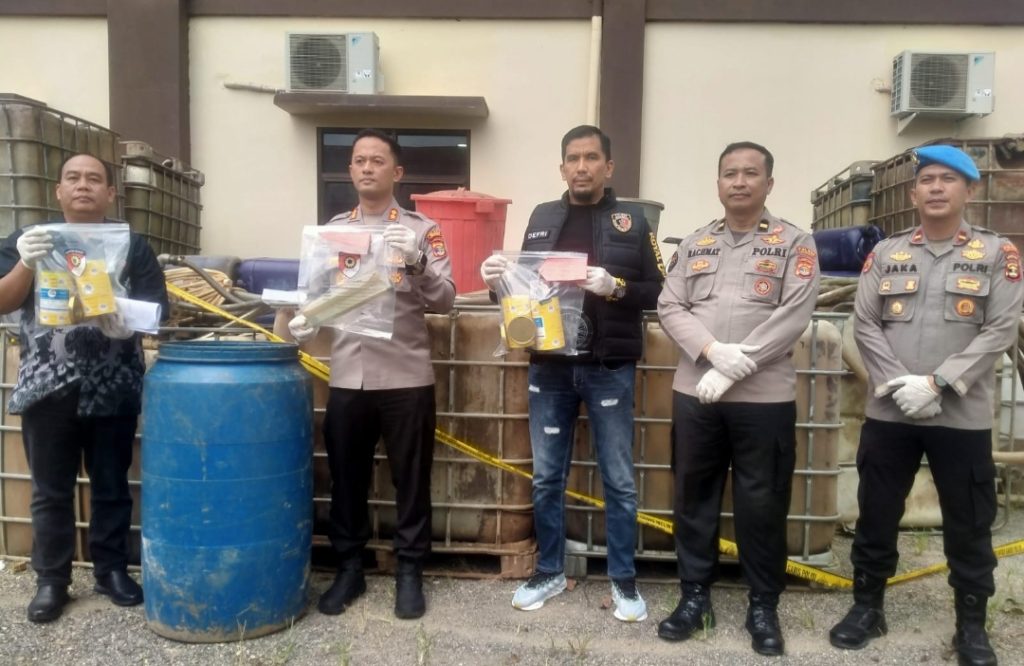 Polisi Bongkar Gudang BBM Oplosan di Pringsewu, Diduga Terhubung Jaringan Palembang