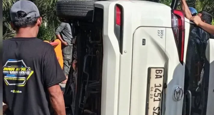 Xenia Ringsek Usai Kecelakaan Tunggal di Jalur Simpang Empat-Kinali