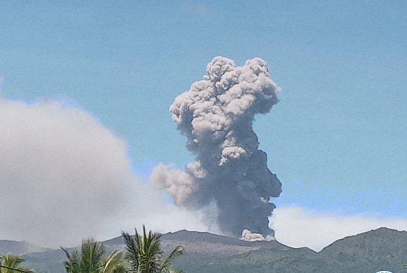 Gunung Dukono Erupsi Lagi, Kolom Abu Capai 3,4 Kilometer