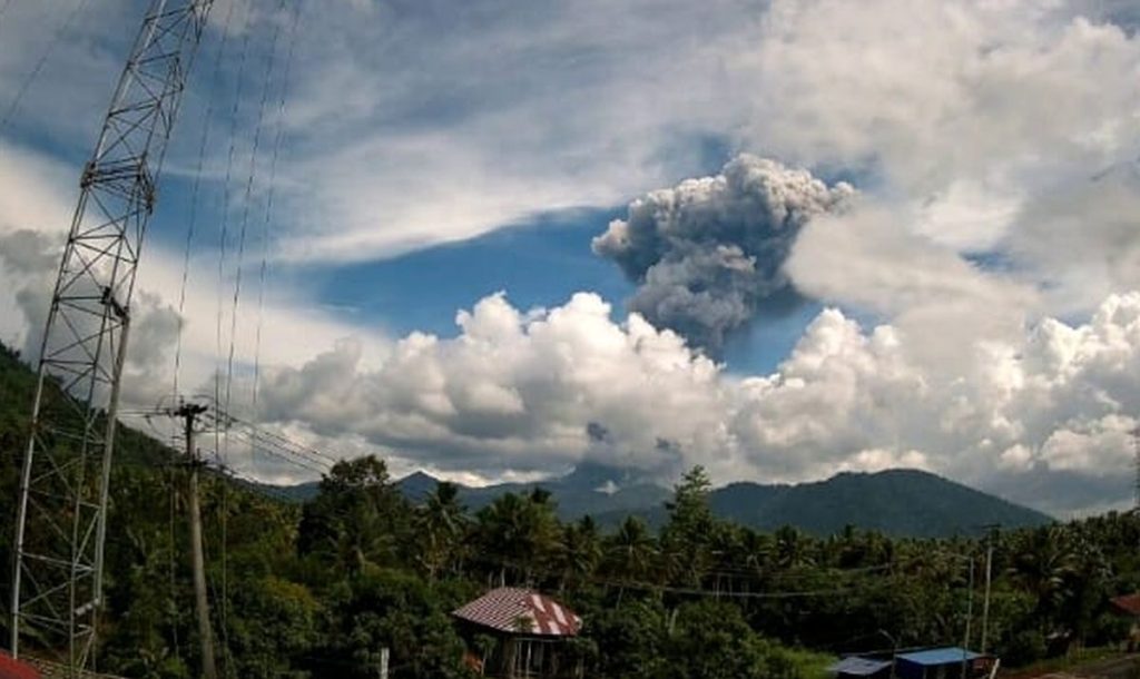 Gunung Dukono Erupsi, Kolom Abu Capai 4.300 Meter